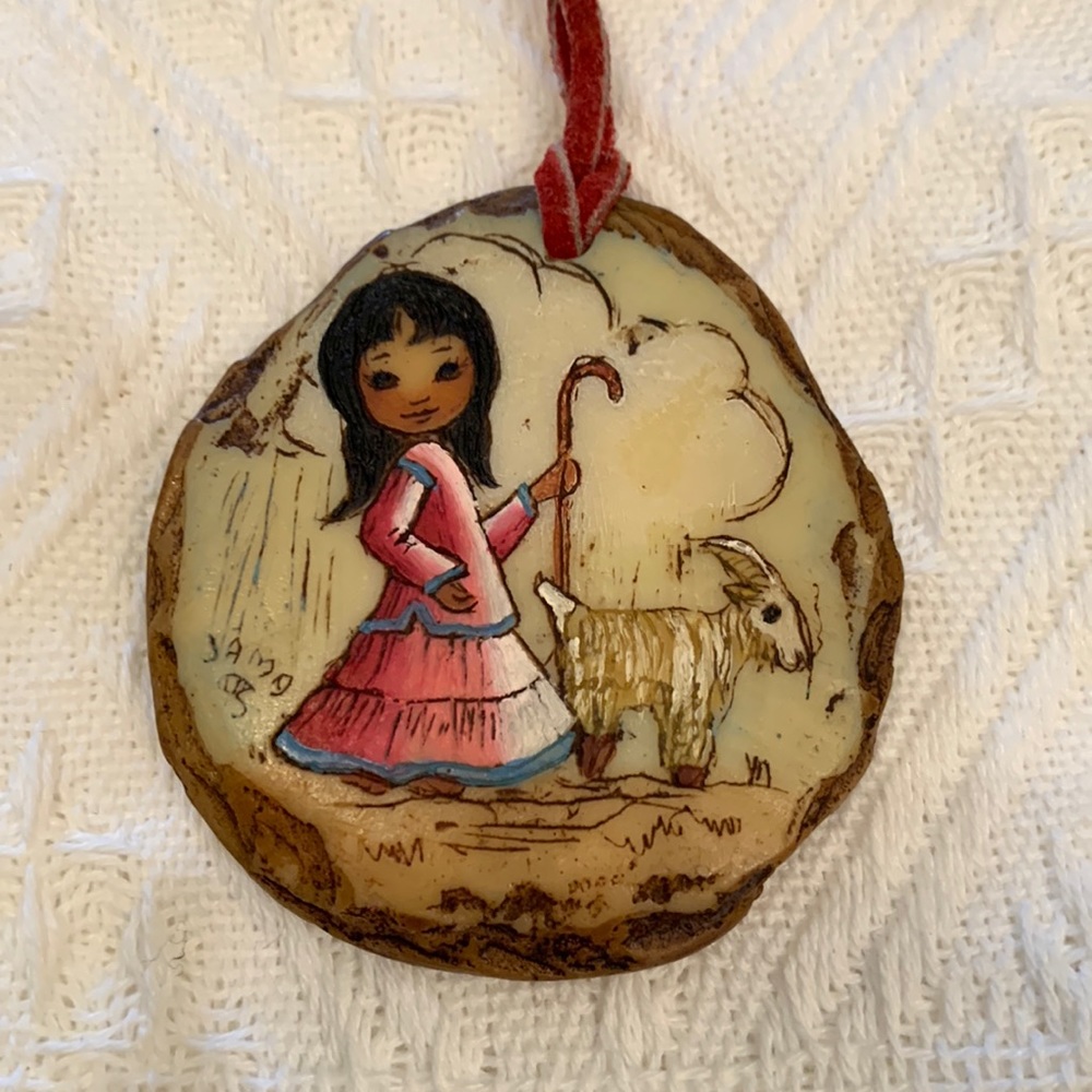 Beautiful hand carved pendent by American Indian artist jama
